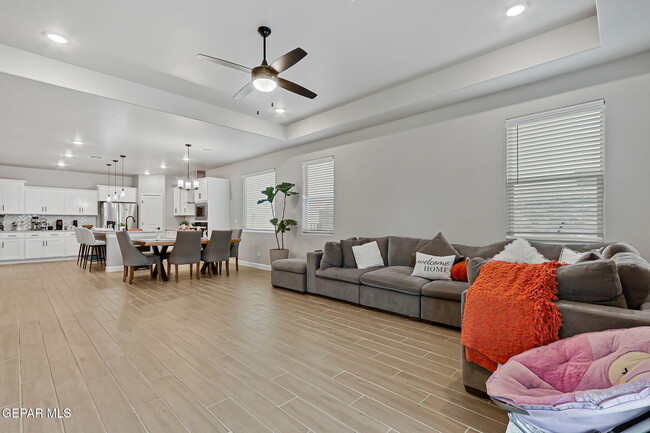 Building Photo - 824 Paseo Solar Dr