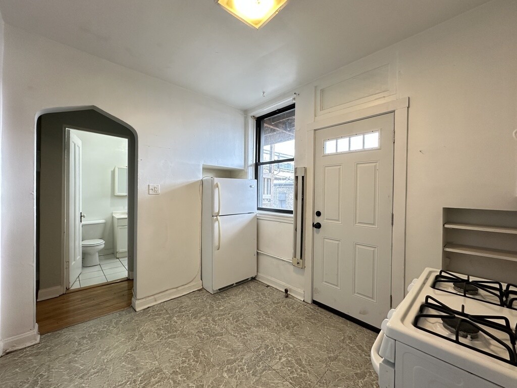 Building Photo - 4333 N Wolcott Ave