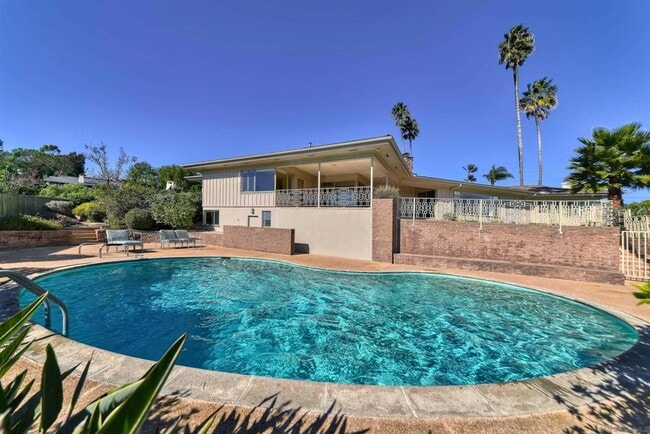 Building Photo - 3125 Qualtrough St