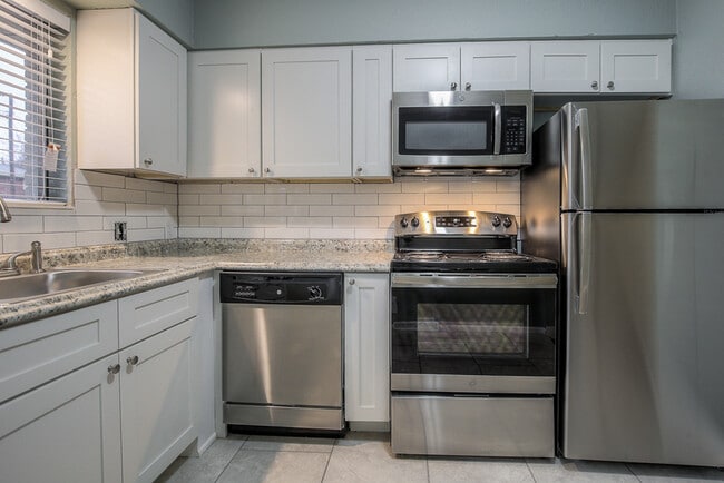 Building Photo - 514 NE Corder St