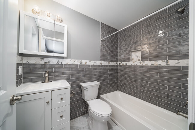 Master Bathroom - 237 16th Ave