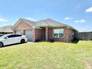 Building Photo - 6310 Temora Loop