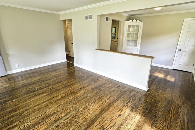 Building Photo - 9650 Cutler Dr