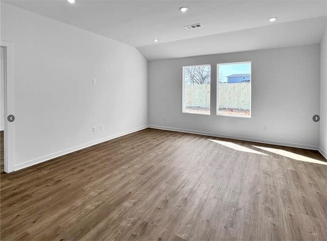 Building Photo - 571 Riggs St