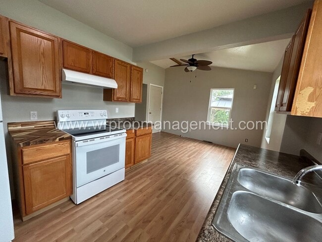 Building Photo - 1024 Elysian Ave