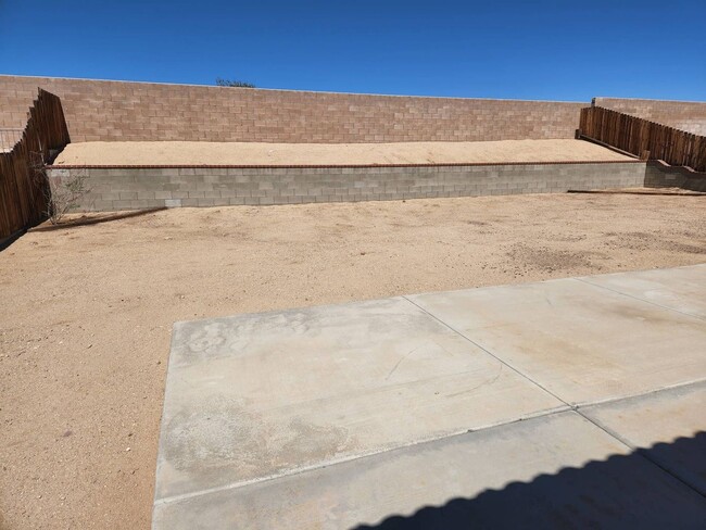 Building Photo - 5926 Regino Ave