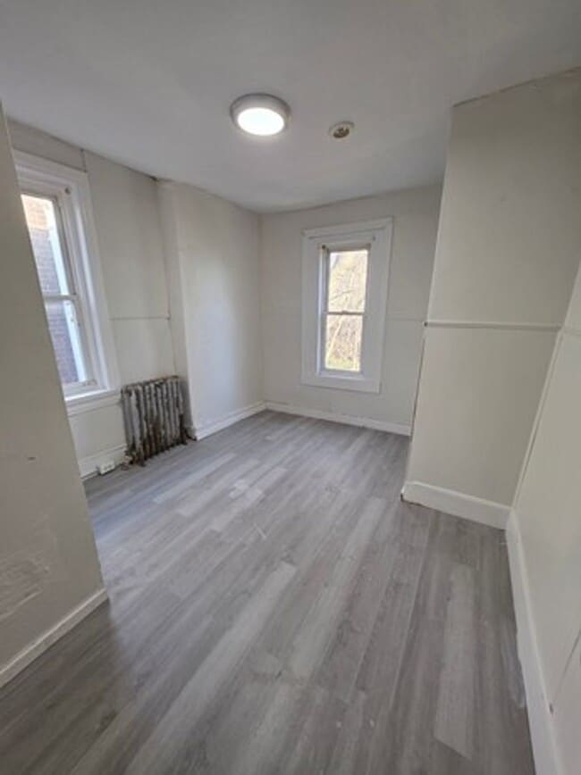 Building Photo - 3 Bedroom - 1102