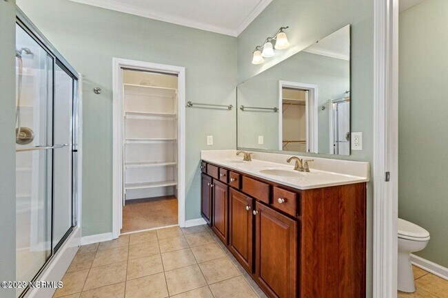 Building Photo - BEAUTIFUL HOME AVAILABLE APRIL 1ST