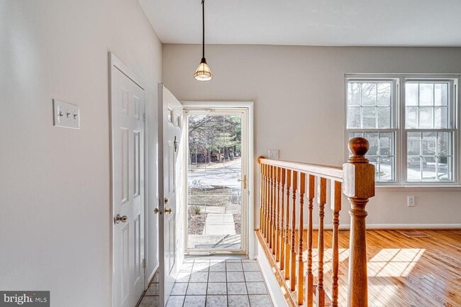 Building Photo - 3 Bedroom 3.5 Bath 3 Level Townhome in Germantown