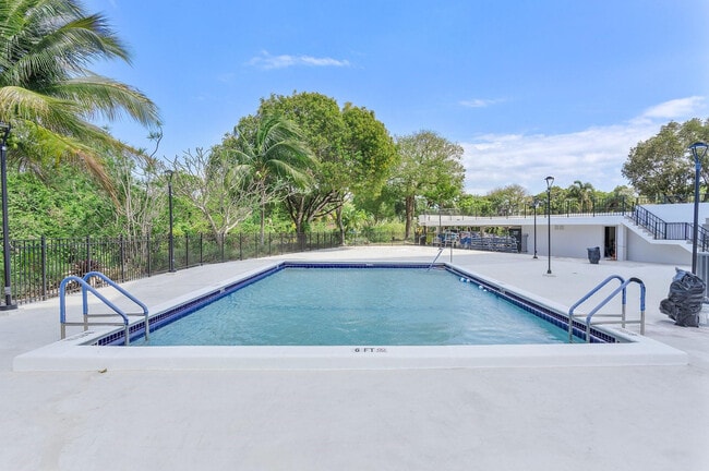 Building Photo - 1800 N Andrews Ave