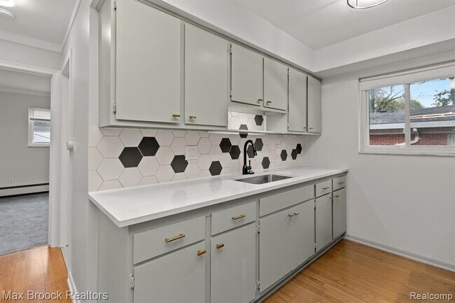 Building Photo - 15249 E 9 Mile Rd