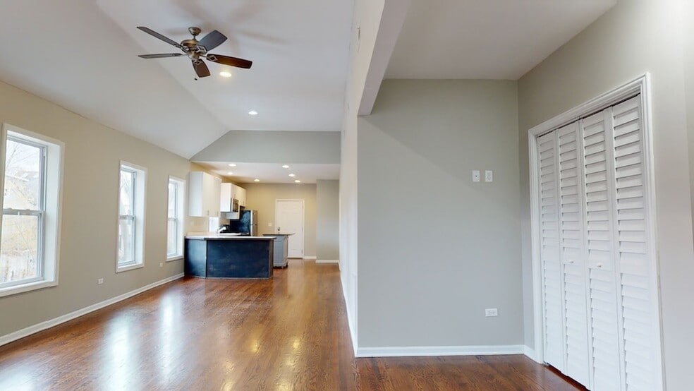 Building Photo - 2103 W Fletcher St