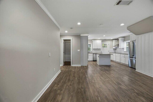 Building Photo - 2455 Lynn Iris Dr