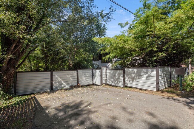 Building Photo - West Asheville Oasis