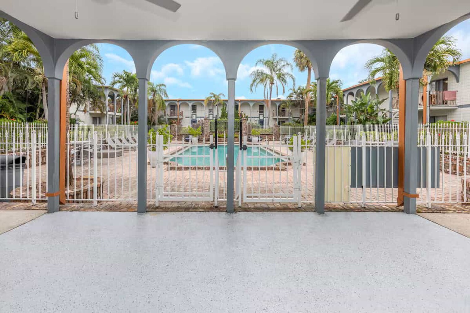 Building Photo - 4307 W Kennedy Blvd