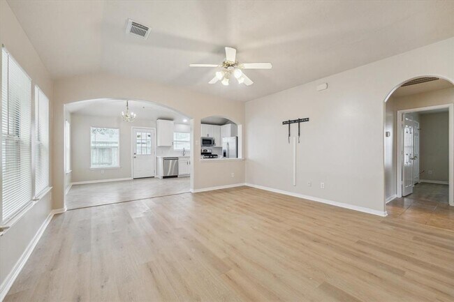 Building Photo - 25111 Florina Ranch Dr