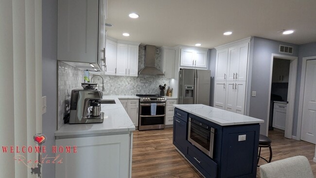 Building Photo - Flowing floorplan, minutes from I-5!!!