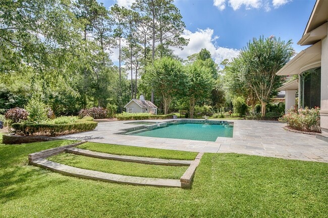 Building Photo - 611 Park Ln