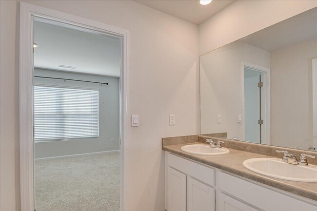Building Photo - 1412 Deer Hollow Run
