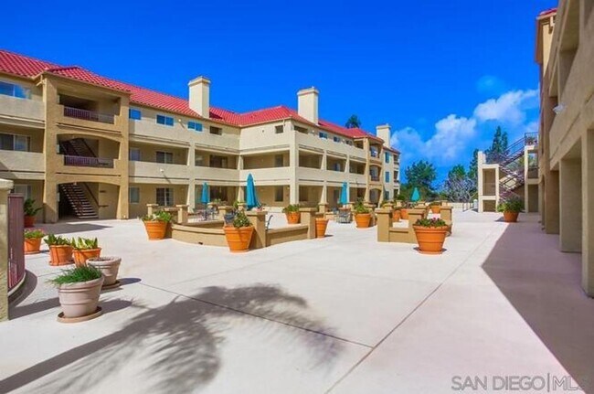 Building Photo - 2-bed, 2-bath Condo in San Diego's Linda Vista/Fashion Valley Area.
