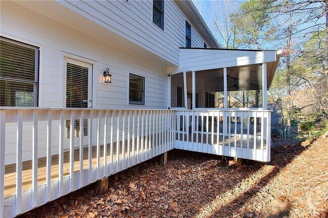 Building Photo - 800 Satinwood Pl
