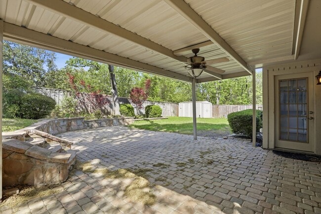 Building Photo - Amazing in Arlington