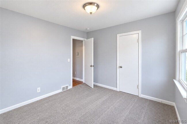 Building Photo - 1455 Sheridan Dr