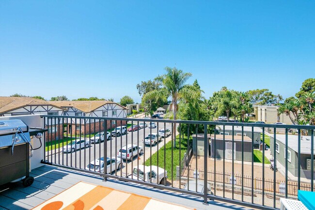 Building Photo - 721 E 22nd St