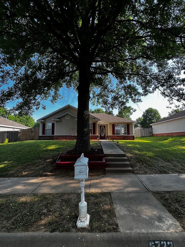Building Photo - 5722 W Legacy St
