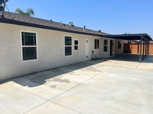 Building Photo - 8335 Stonewood Ln