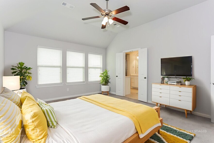 Building Photo - 120 Knight of Realm Blvd