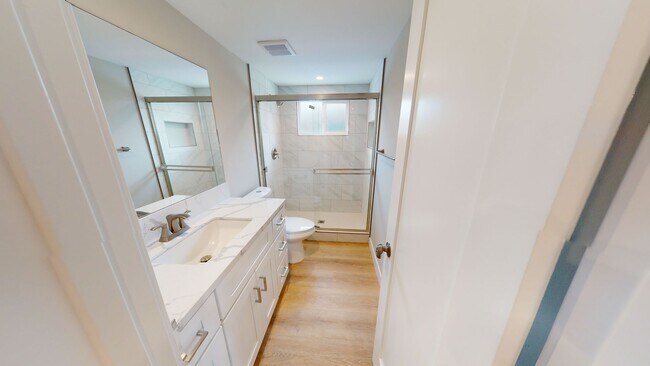 Building Photo - 4BD/3BA on Pontiac!!