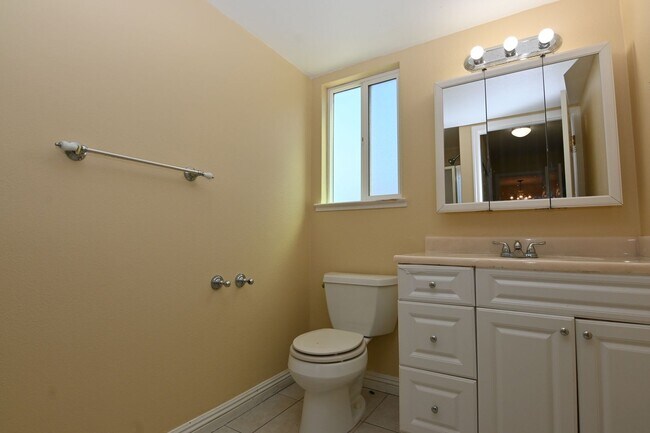 Building Photo - Beautiful 5 bed 3 bath, 2 car Garage & Pool, Near Snell & Calero