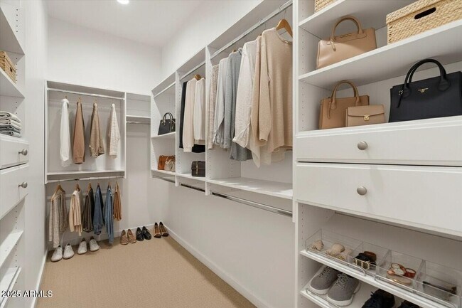 Building Photo - 7613 E Vía Del Reposo