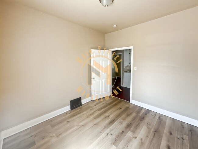 Building Photo - 517 N Ashland Ave