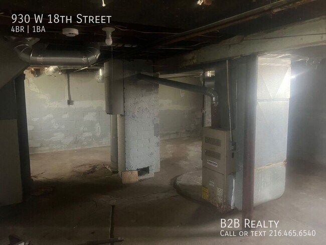 Building Photo - 930 W 18th St