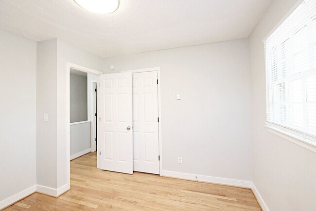 Building Photo - Nicely Updated Duplex Near UVA Medical Center