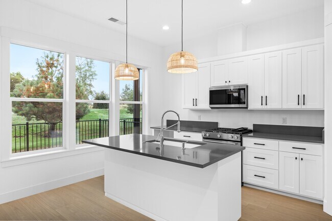 Building Photo - 111 Golf View Dr