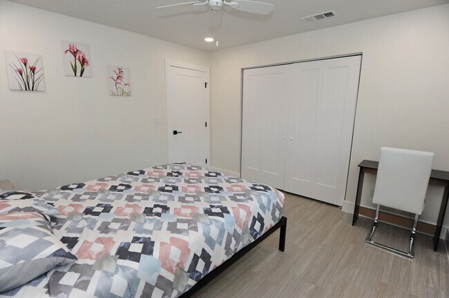 Building Photo - ANNUAL RENTAL Naples Park 3 Bedroom // 2 Bathroom Single Family Home