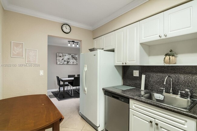 Building Photo - 2501 S Ocean Dr