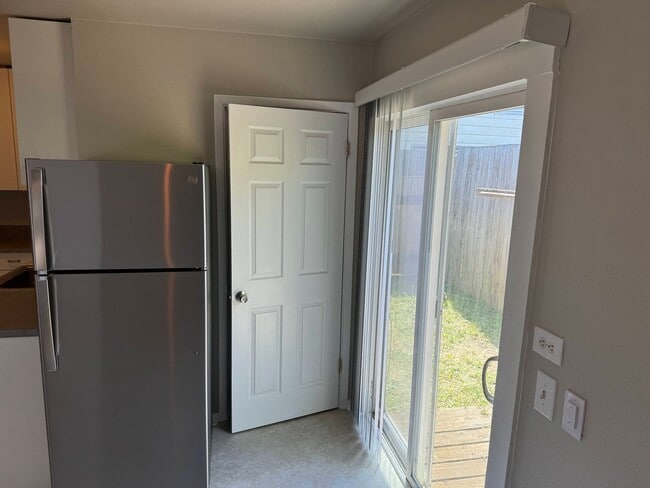 Building Photo - Studio Apartment in Whiteaker