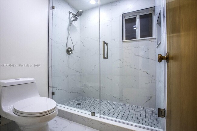 Building Photo - 3080 Allamanda St