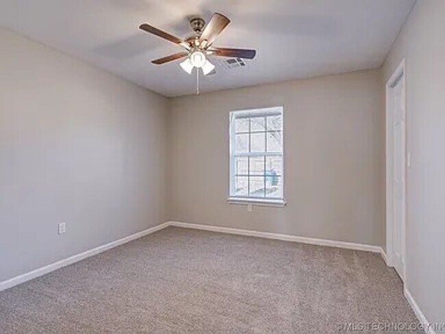 Building Photo - Spacious and Updated Three Bedroom Home with Large Backyard!!