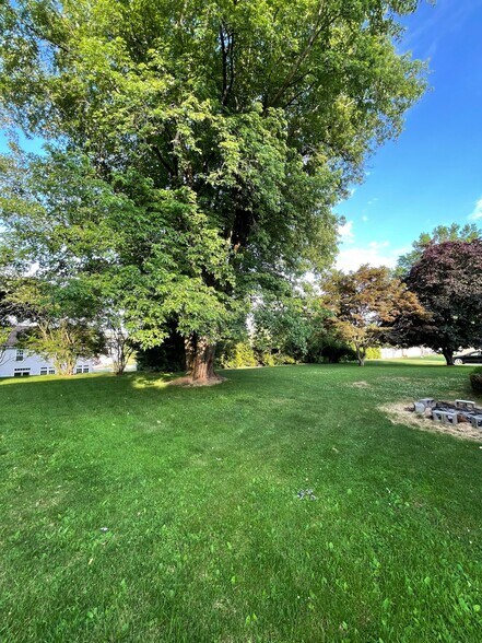 Building Photo - 218 Cardinal Dr