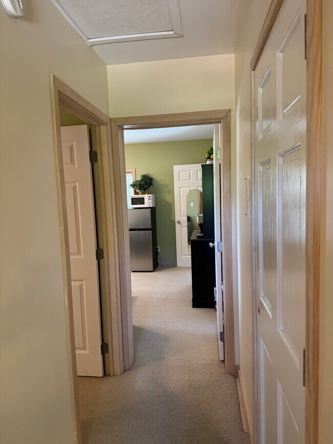 Building Photo - 98 W Center St