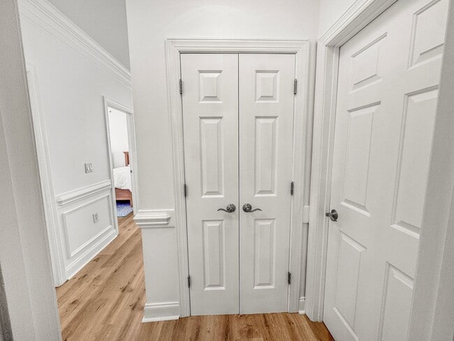 Building Photo - Fully Furnished Waterfront Elegance on Mai...