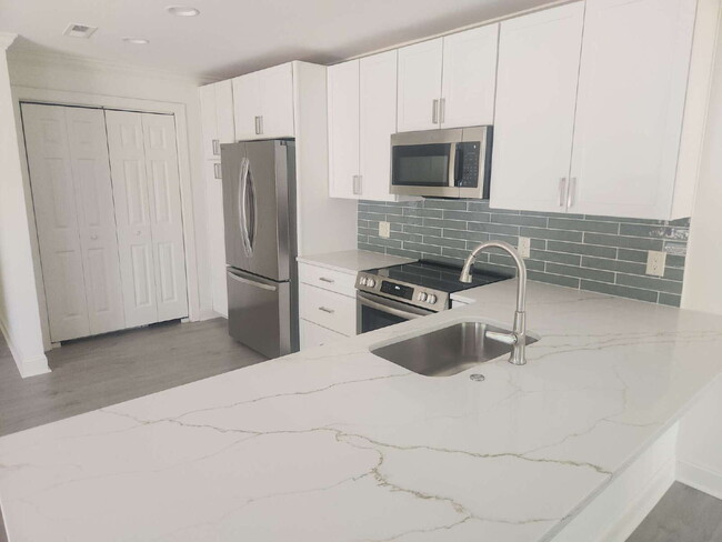 Building Photo - Renovated Two Bedroom Condo on Hilton Head...
