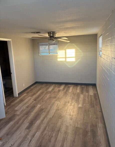 Building Photo - 1402 W Mercer Ln