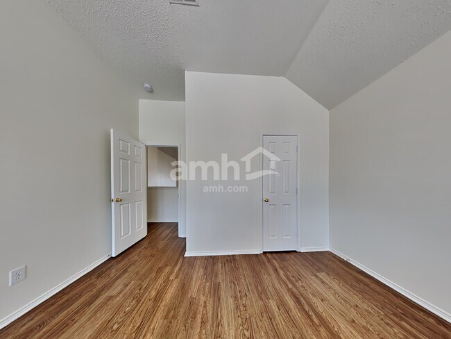 Building Photo - 4809 Palm Ridge Dr