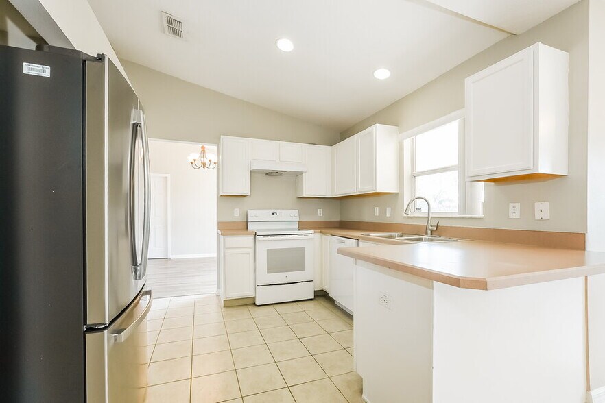 Building Photo - 1480 Muir Cir